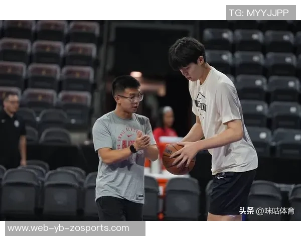 杨瀚森在G联赛中自信提升与英语交流能力显著进步的故事